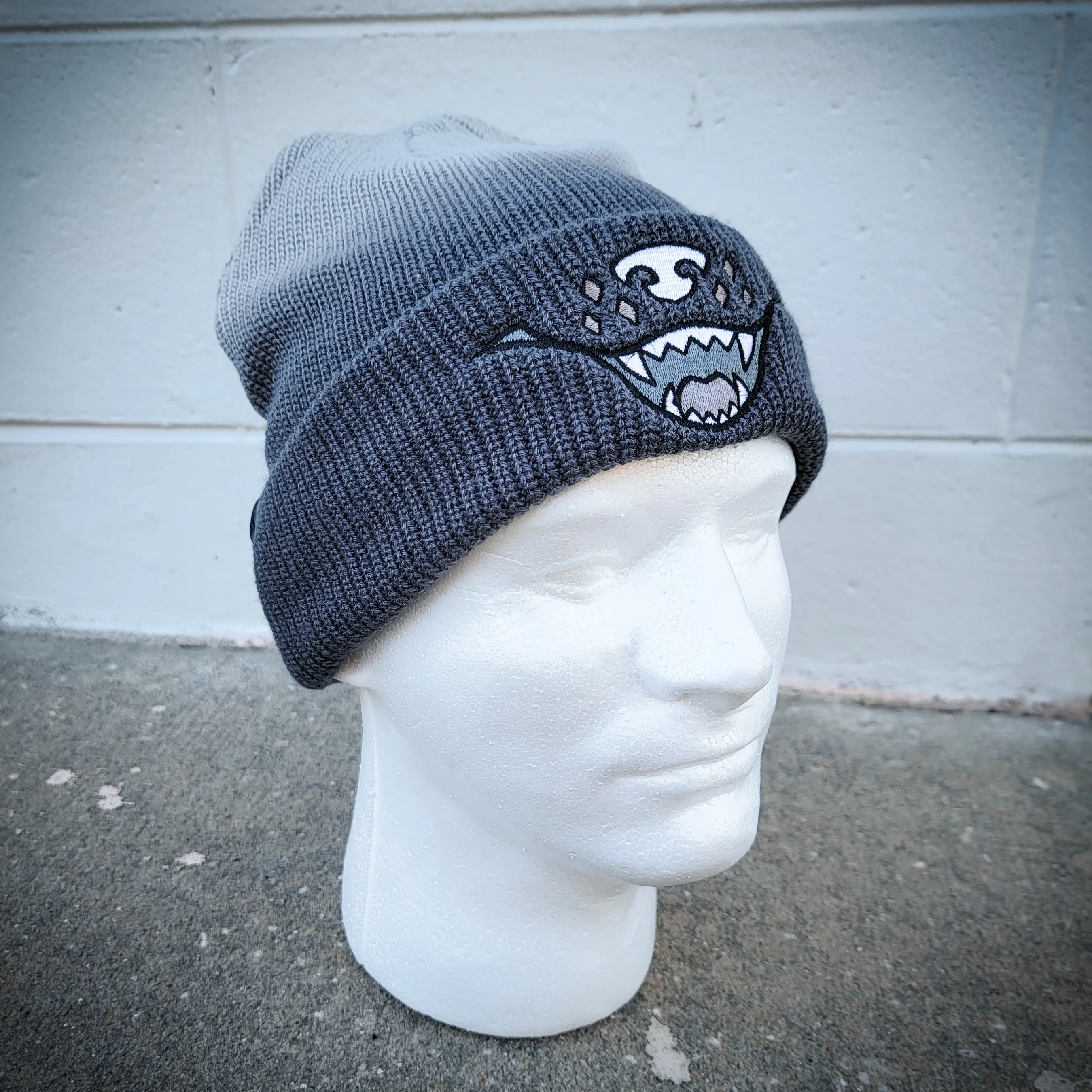 GREY GRADIENT MAW BEANIE